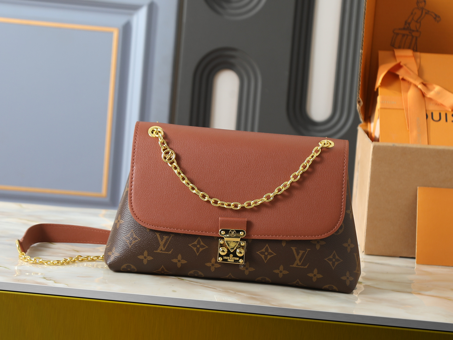 Louis Vuitton LV Classic Handbag Premium Canvas Model M14700 Gift Box Included Luxury Daily Wear Fashion Accessory